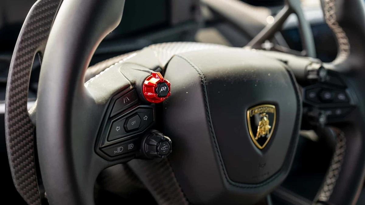 Driving settings are changed by rotating controls installed in the spokes of the steering wheel